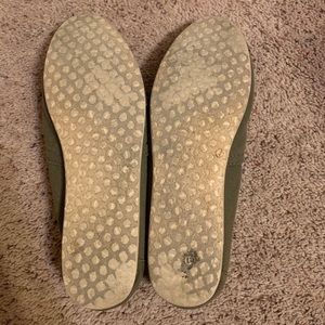 Toms Shoes - TOMS Women’s Olive Green Canvas Slip on- Size 8.5 Toms Shoes - TOMS Women’s Olive Green Canvas Slip on- Size 8.5